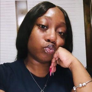 Meet your Posher, Denisha